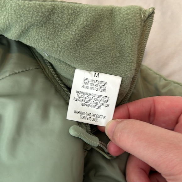 NWOT Boots & Barkley Dog Puffer Jacket with Buckle Green Size M. - Picture 4 of 10